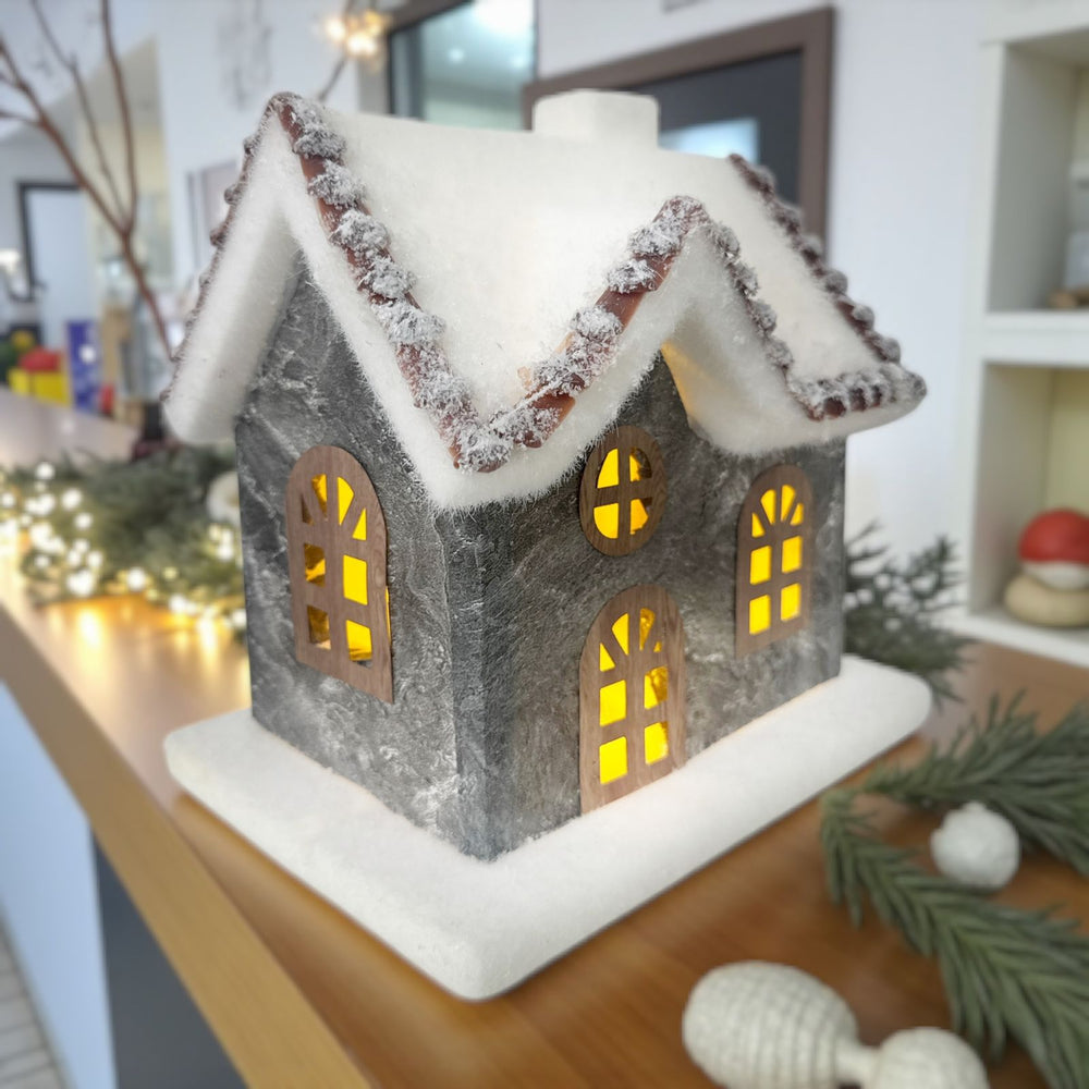 Casa de Invierno Mediana con Luz 17x25x15cm