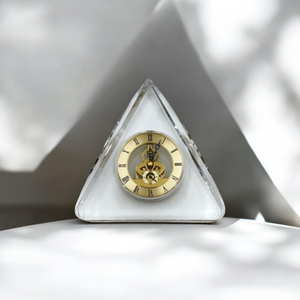 Reloj TRIANGULAR
