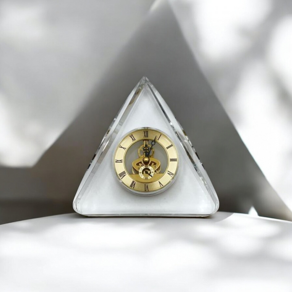 Reloj TRIANGULAR
