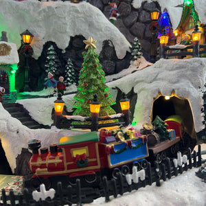 Poblado Montañoso con Luces y Tren