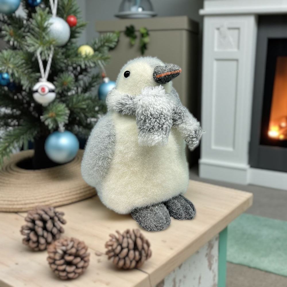 Pingüino Navideño Pequeño con Bufanda 16x16x22CM