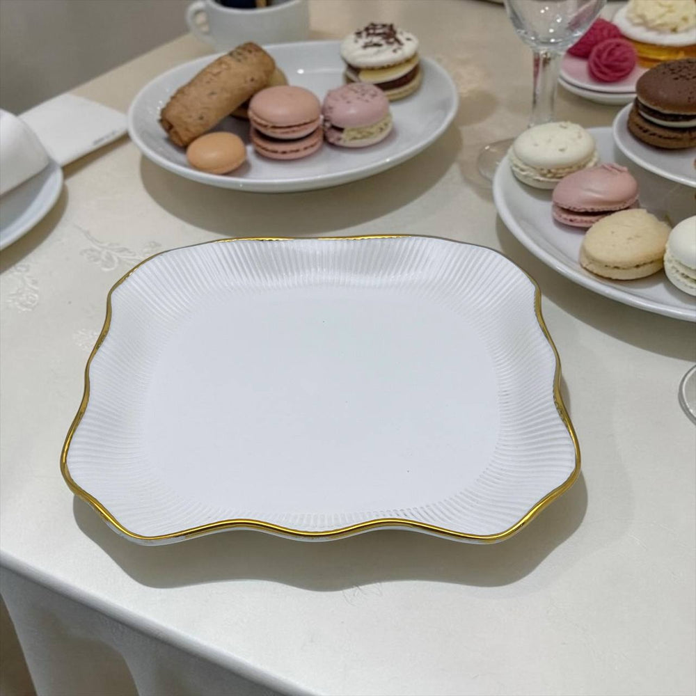 Plato Llano Rectangular Blanco Liso Borde Dorado
