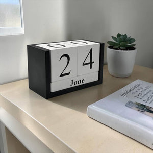 Calendario de Escritorio Blanco y Negro